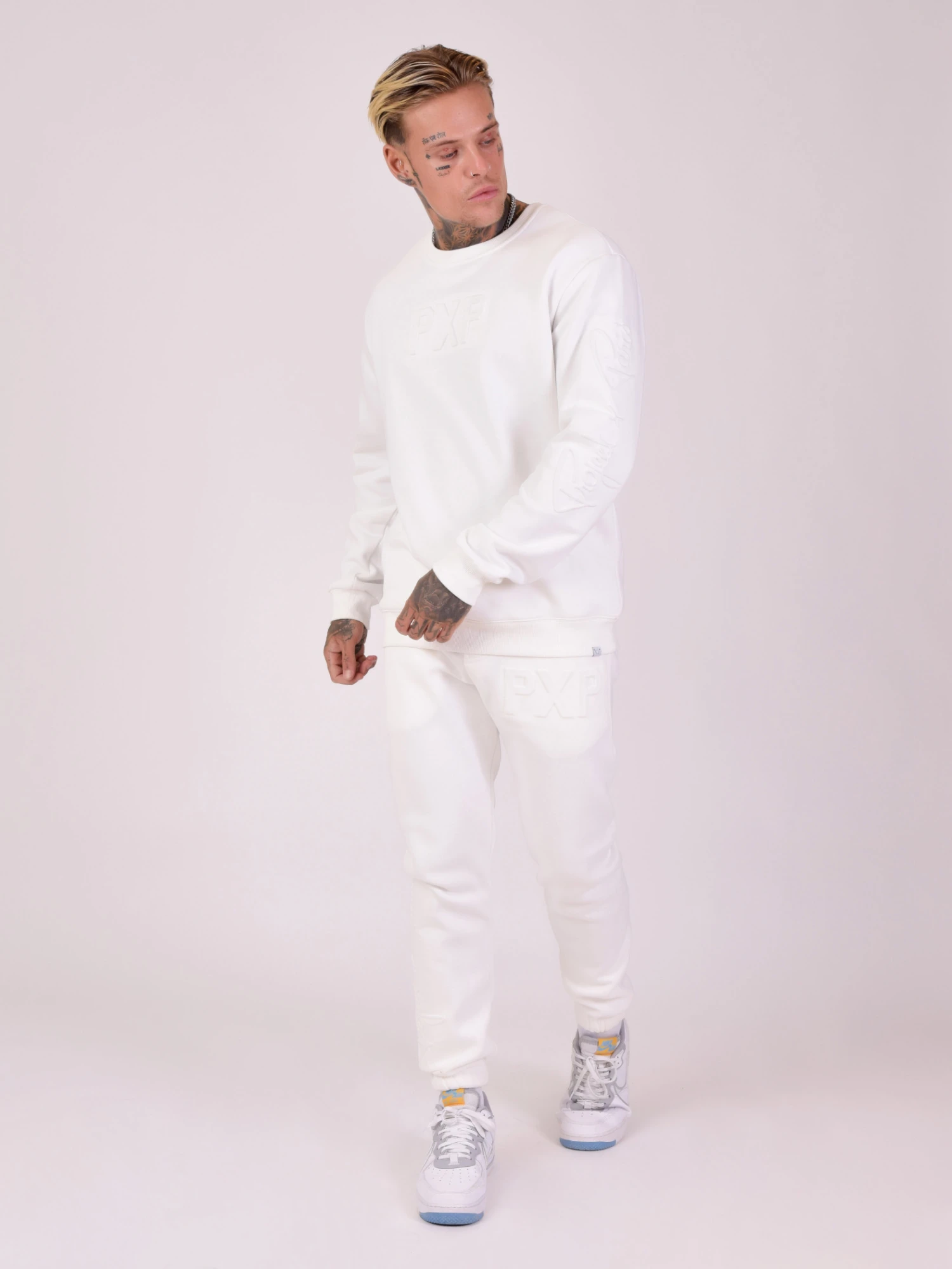 Sweat Col Rond Logo Embossage Relief – Image 5