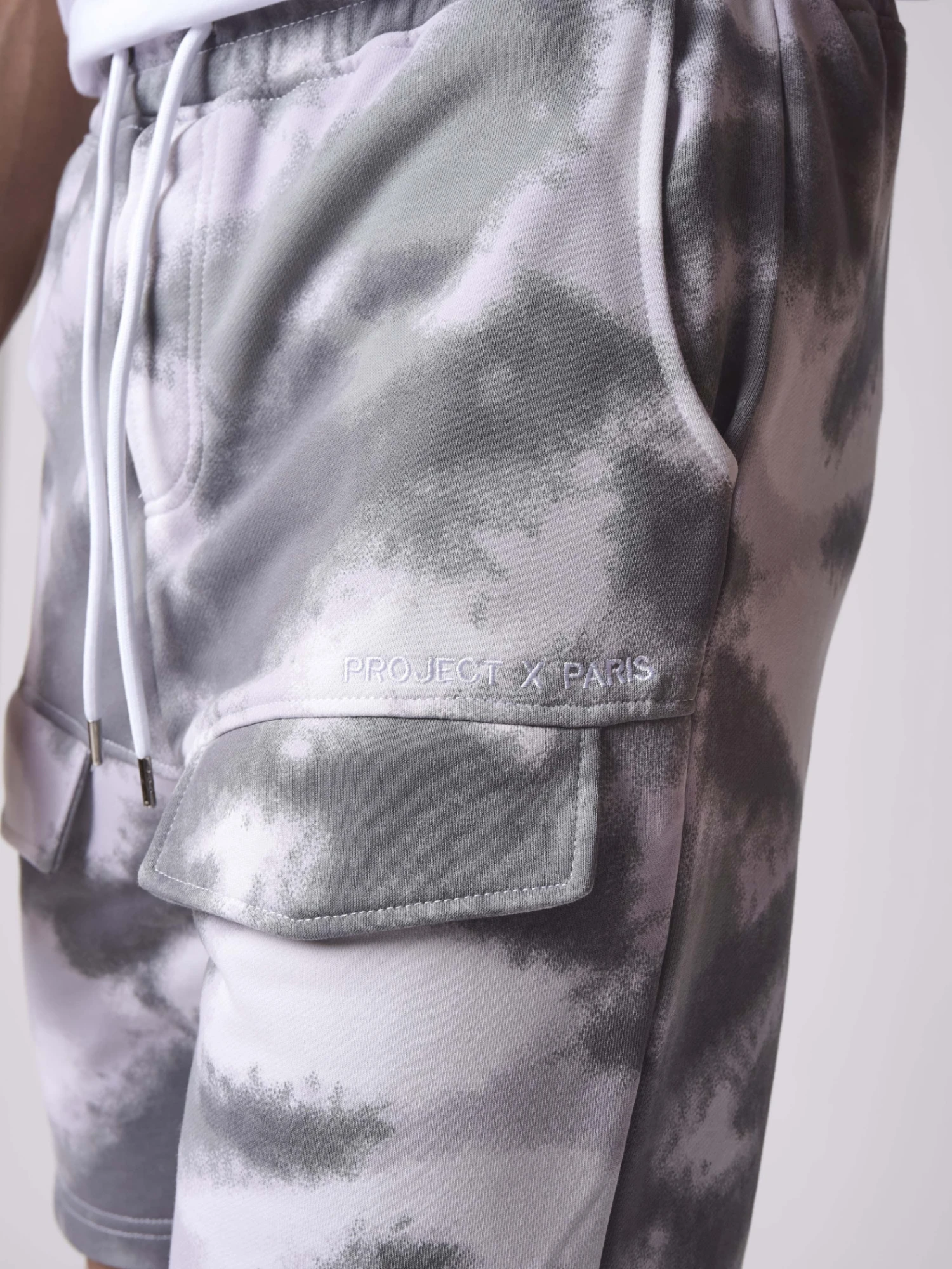 Short Motif Camouflage Abstrait