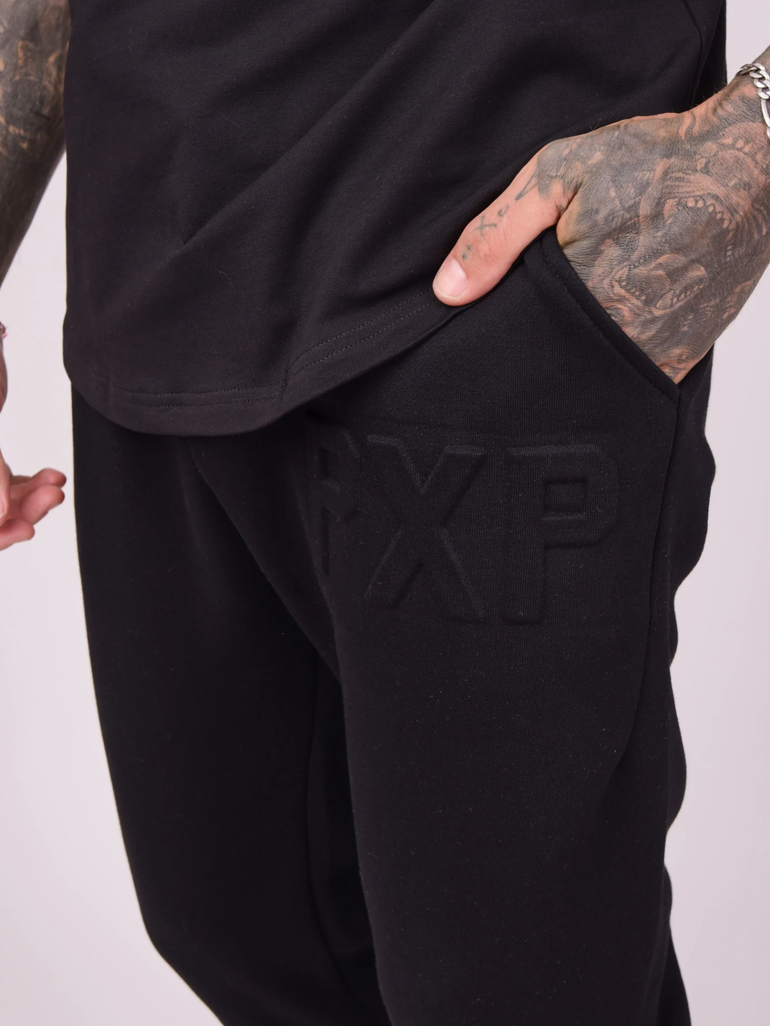 Bas De Jogging Logo Embossage Relief – Image 3