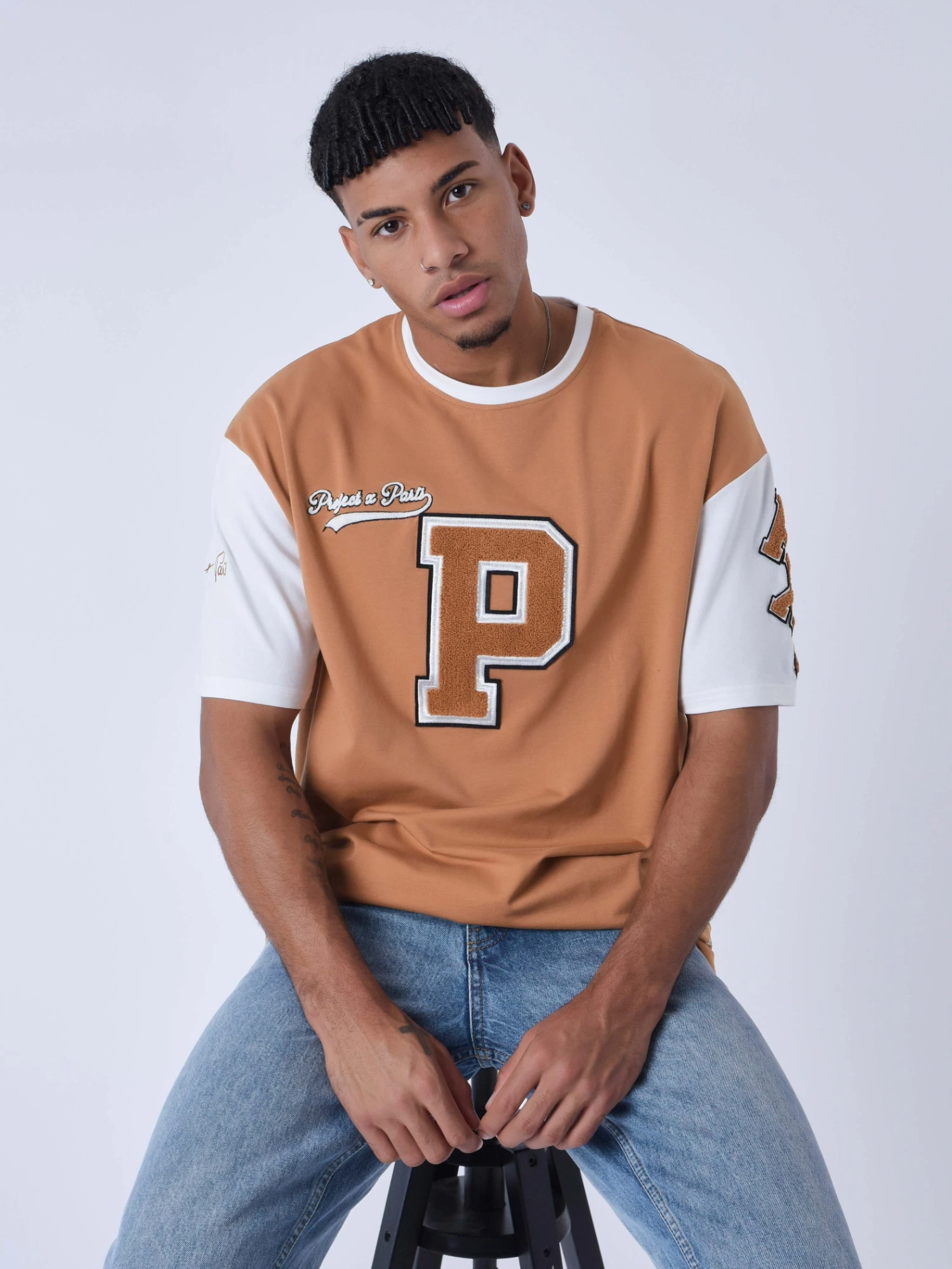 T-shirt Bicolore Style Universitaire – Image 2