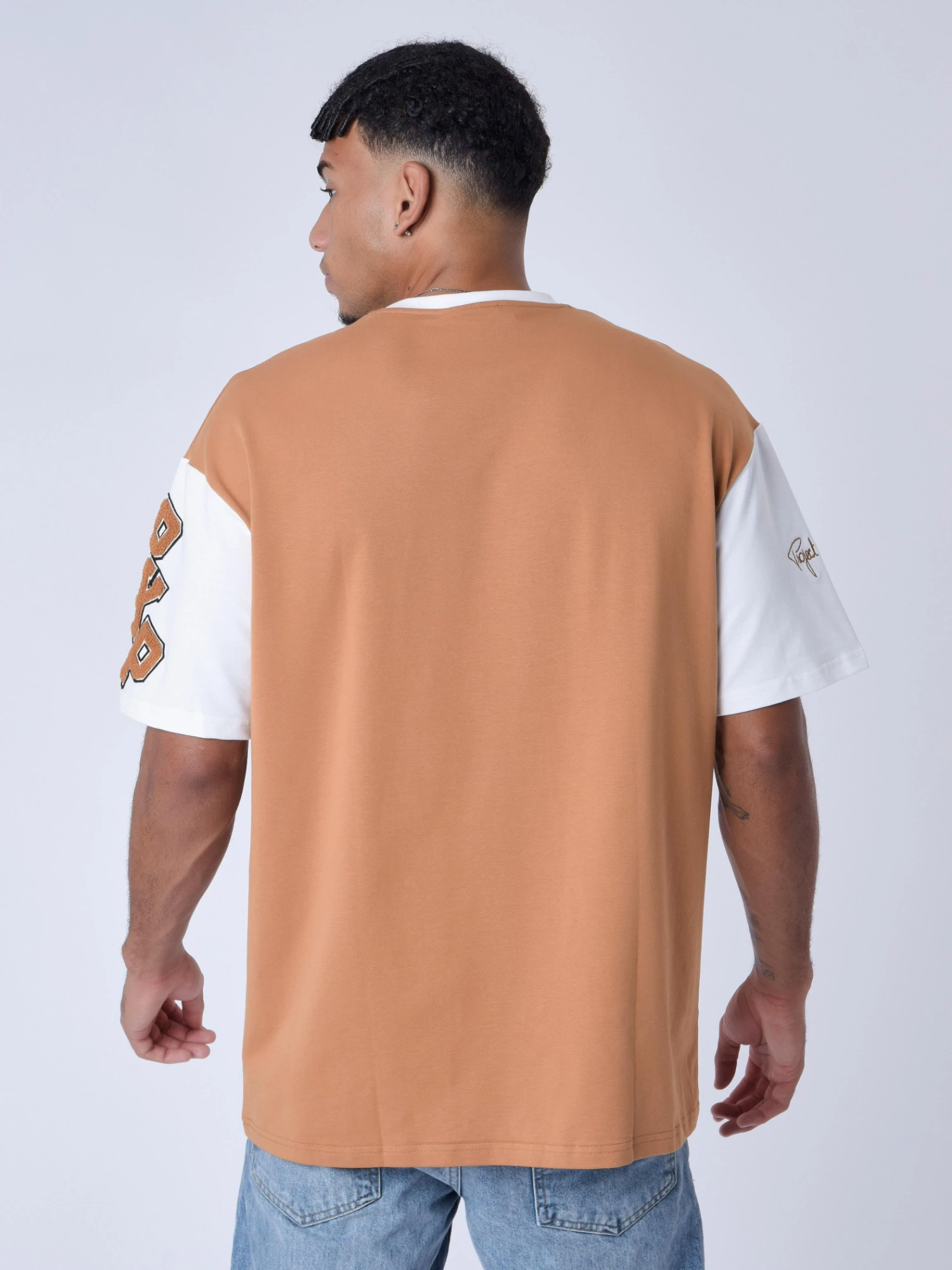 T-shirt Bicolore Style Universitaire – Image 3