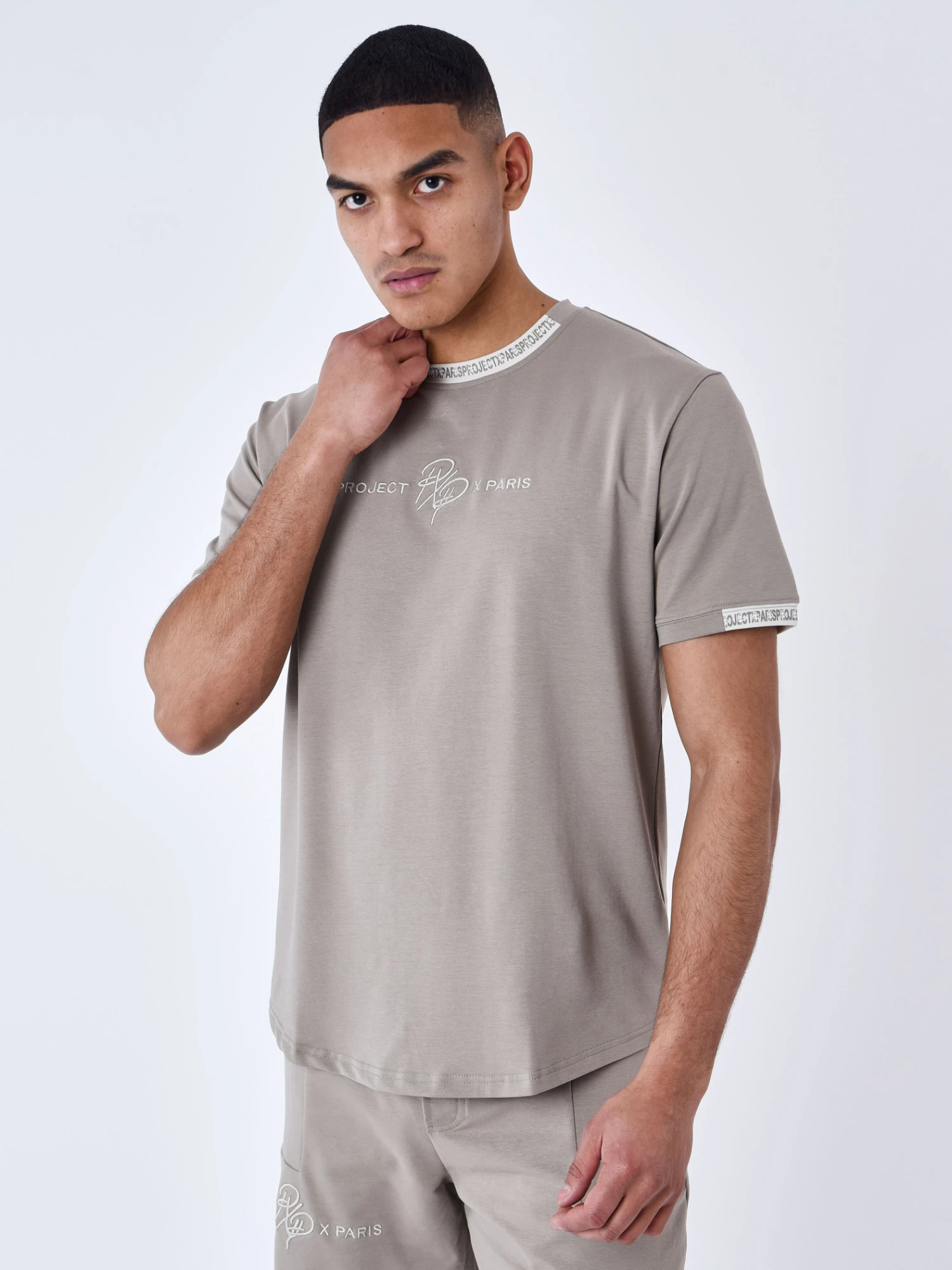Tee-shirt Uni Avec Bande Logo – Image 2
