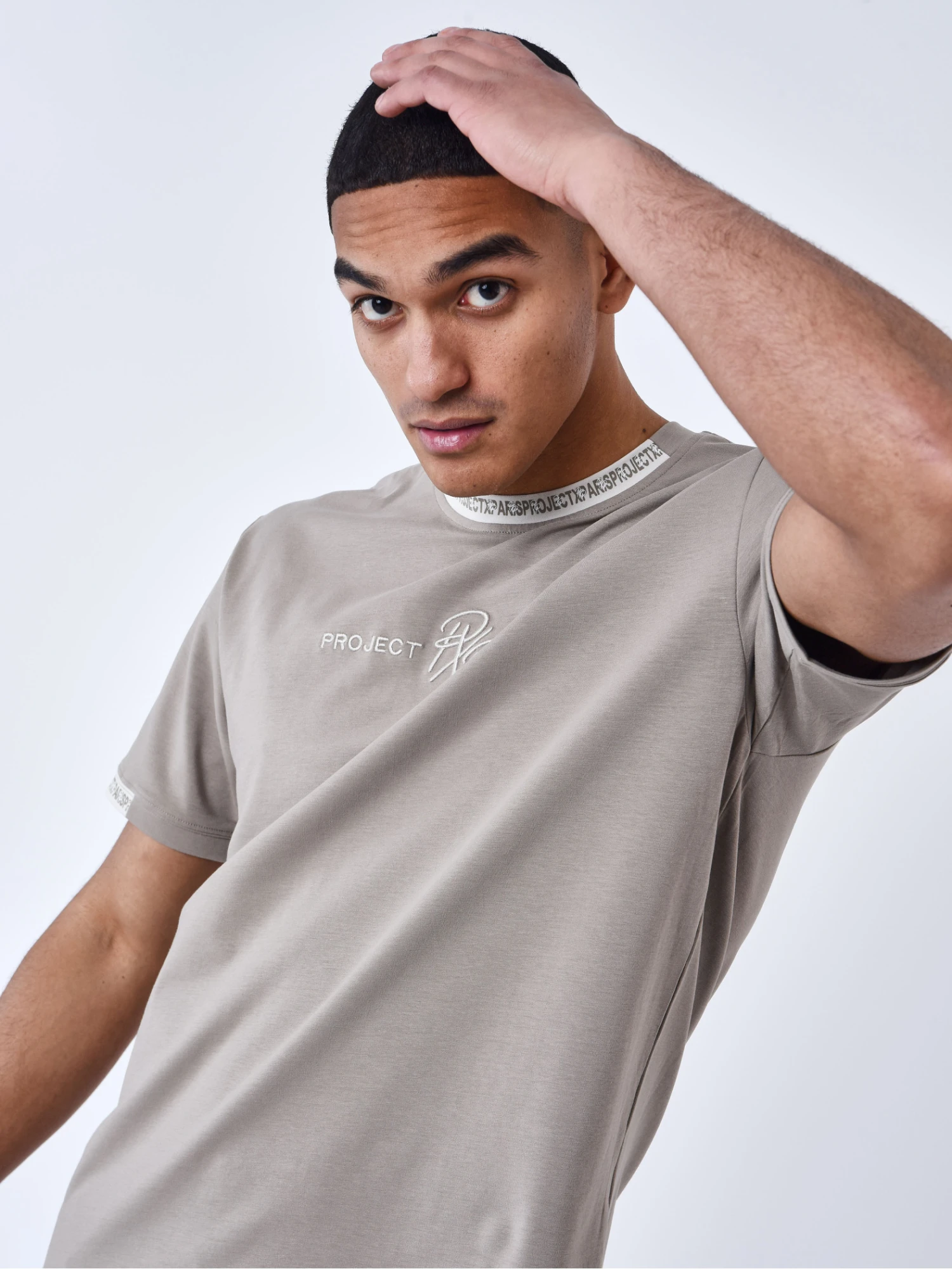 Tee-shirt Uni Avec Bande Logo – Image 3