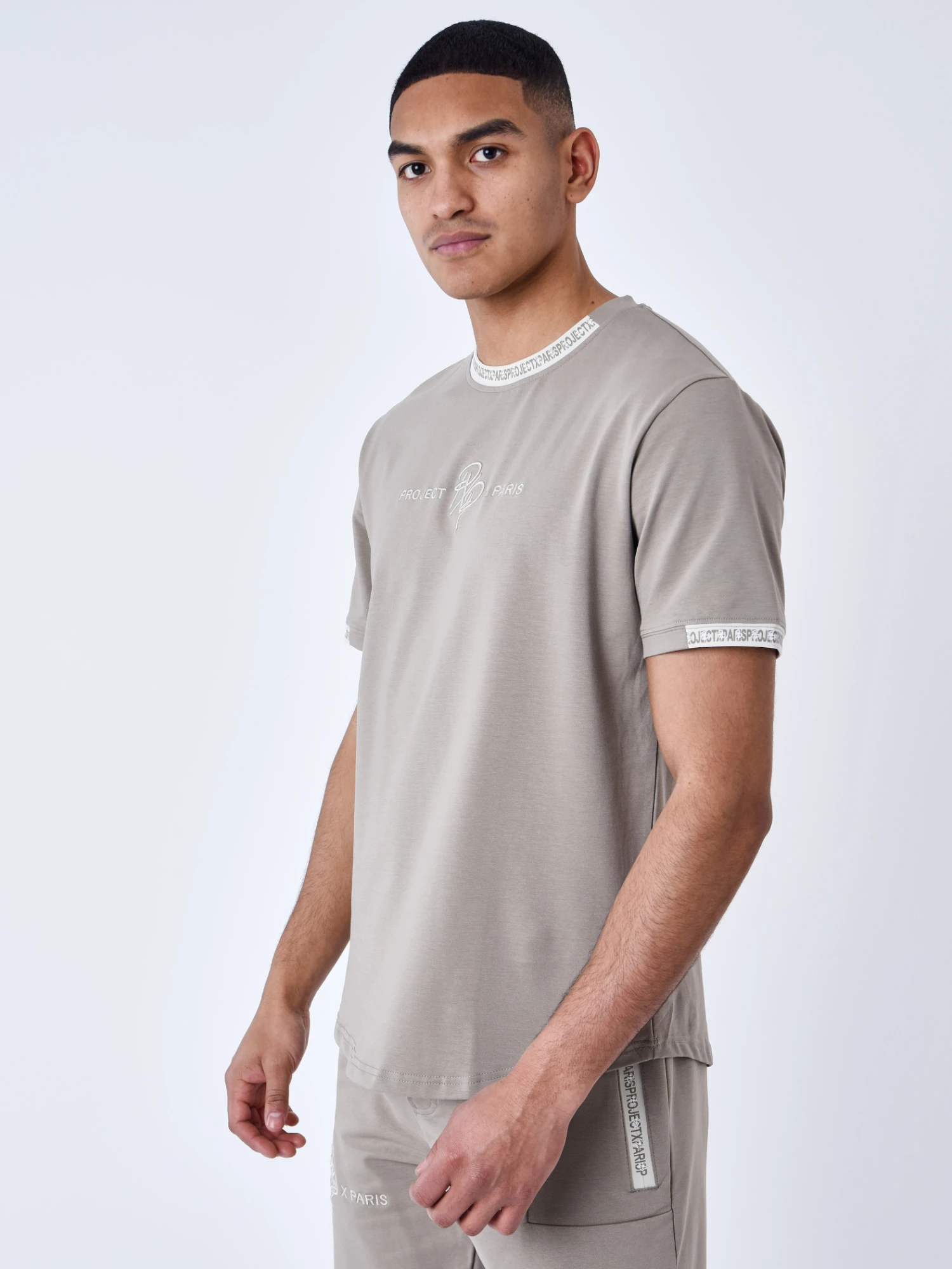 Tee-shirt Uni Avec Bande Logo – Image 4