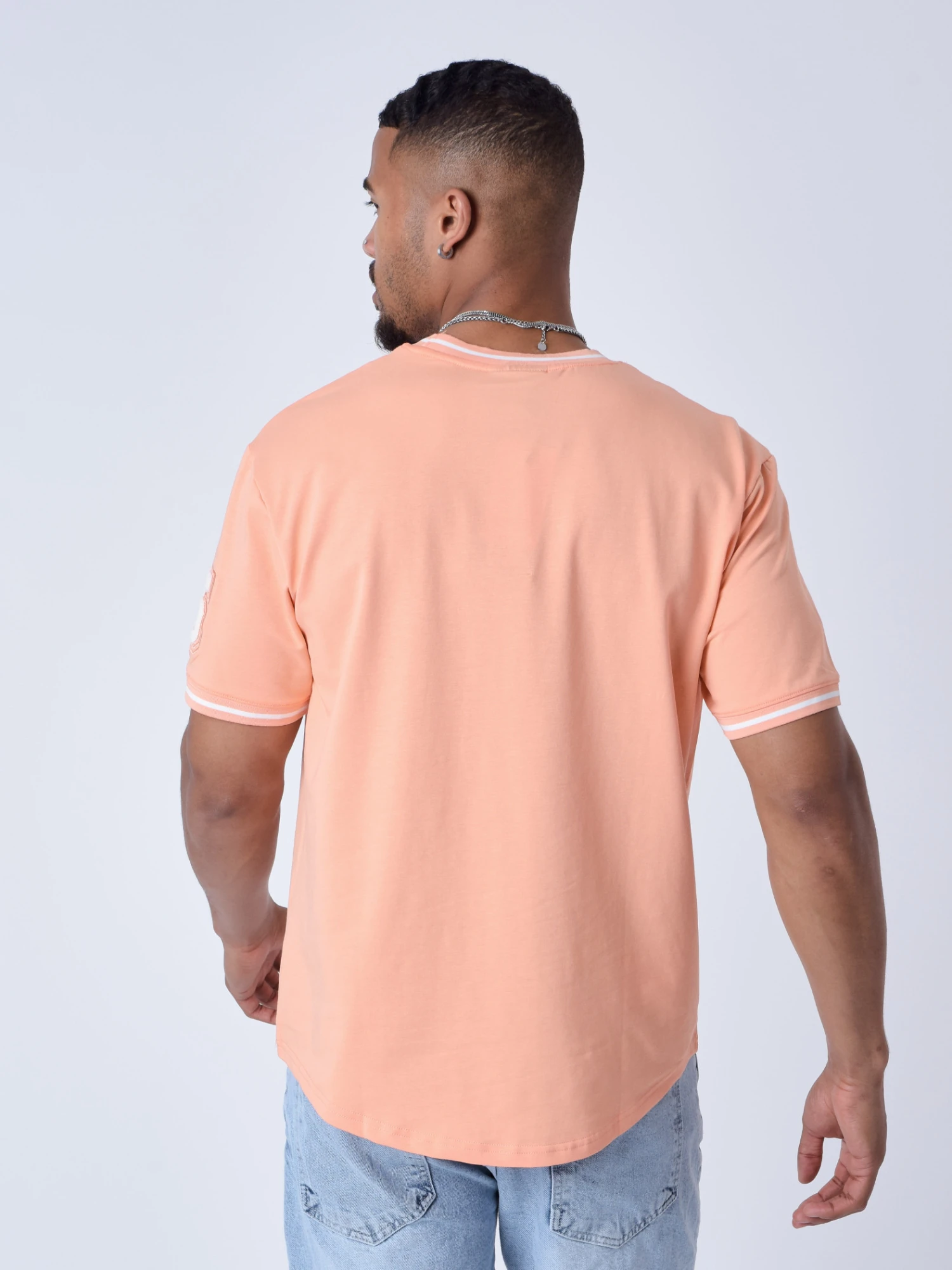 T-Shirt Style Universitaire Avec Logo – Image 4