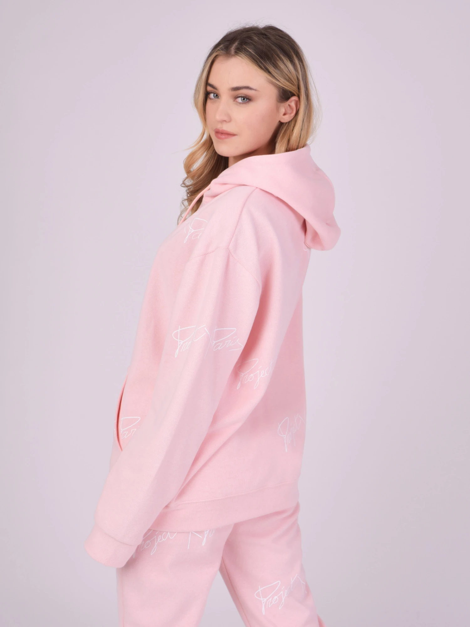 Sweat à Capuche Soft Avec Broderie Logo All Over – Image 4