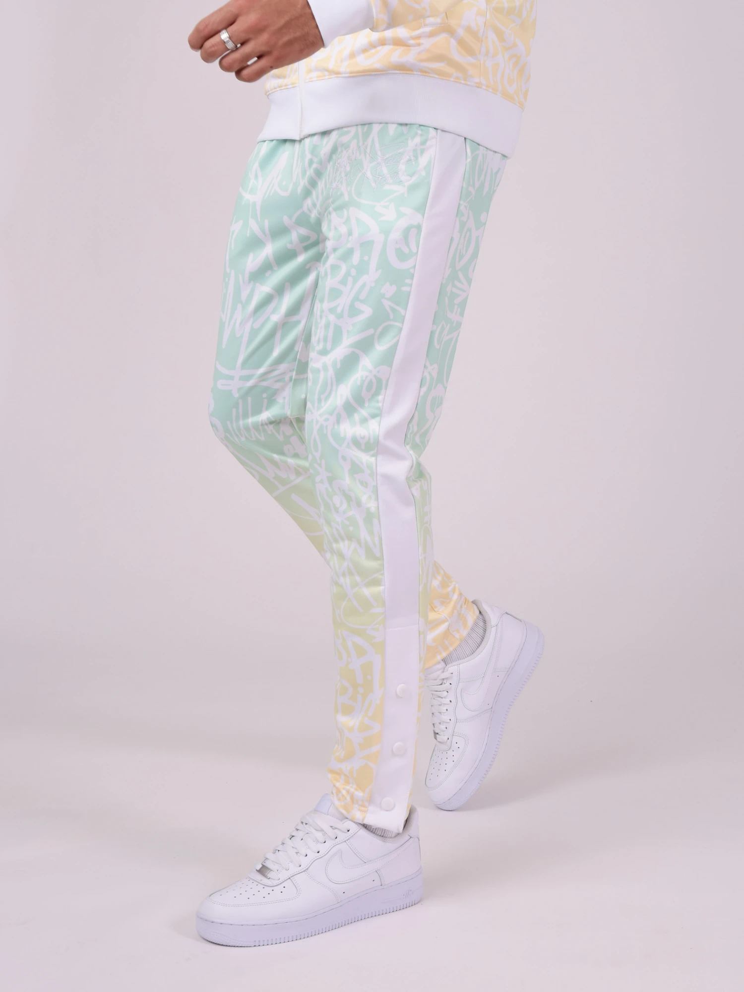 Pantalon Graffiti Dégradé – Image 4