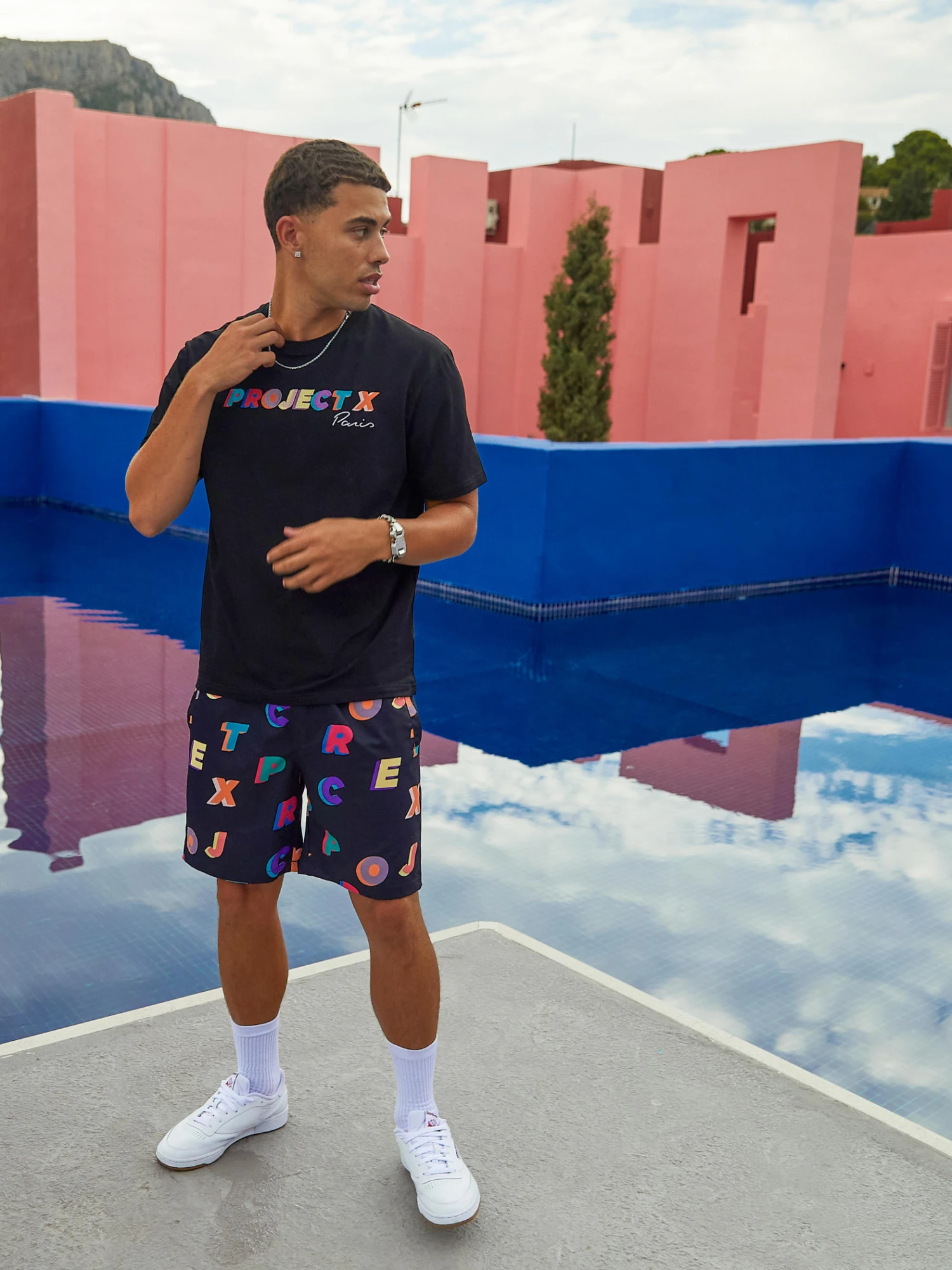 Tee Shirt Oversize Logo Broderie Multicolores – Image 2