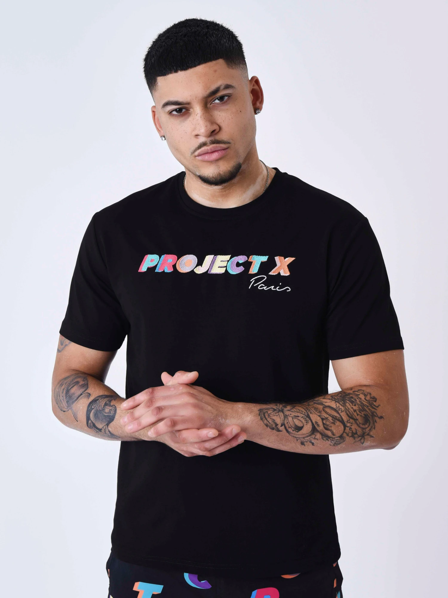 Tee Shirt Oversize Logo Broderie Multicolores – Image 4