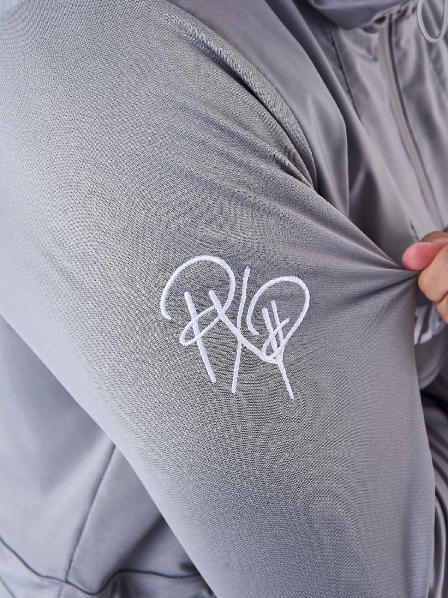 Sweat à Capuche Style Coupe Vent – Image 4