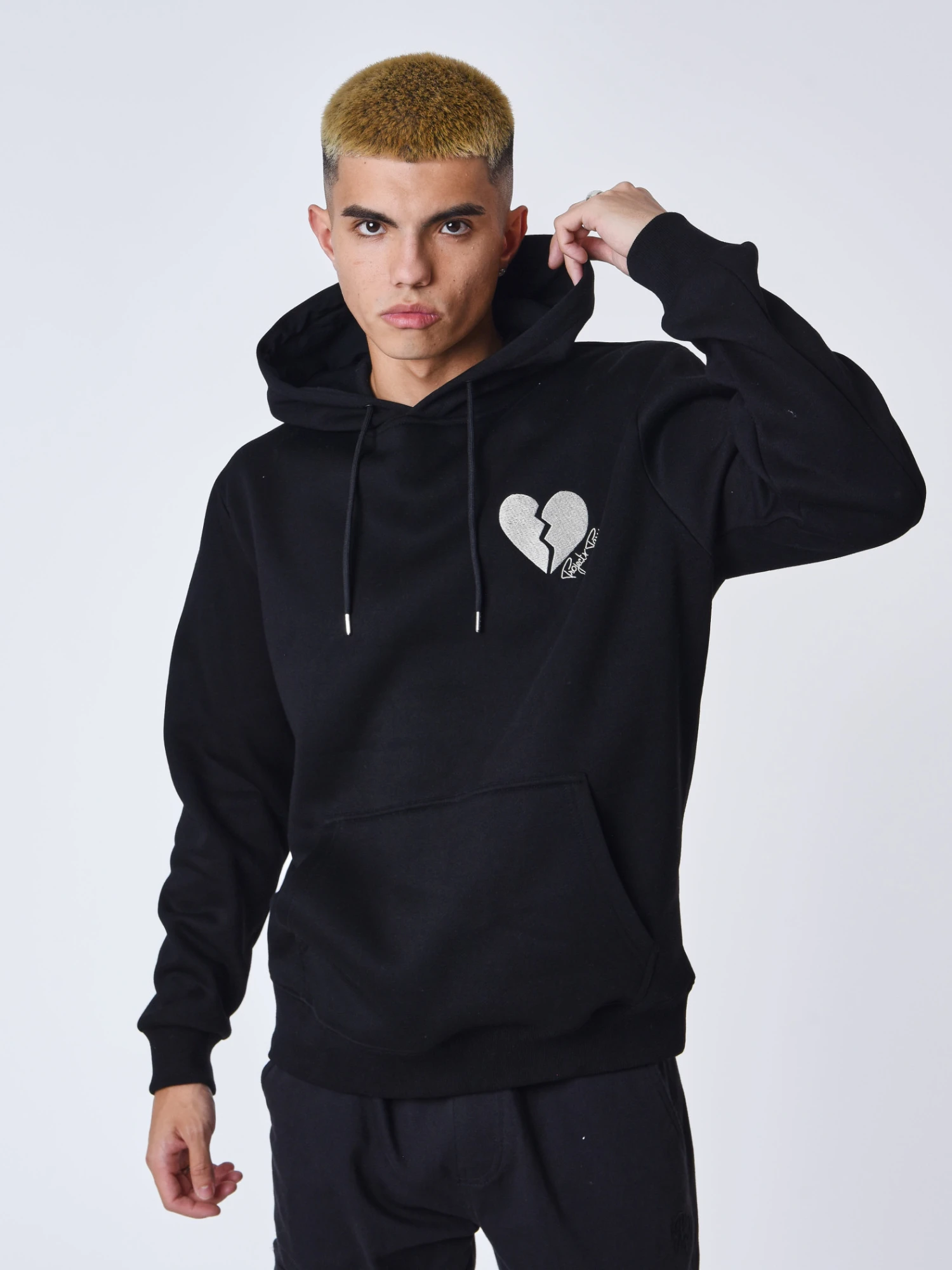 Sweat à Capuche Cœur Brisé – Image 4