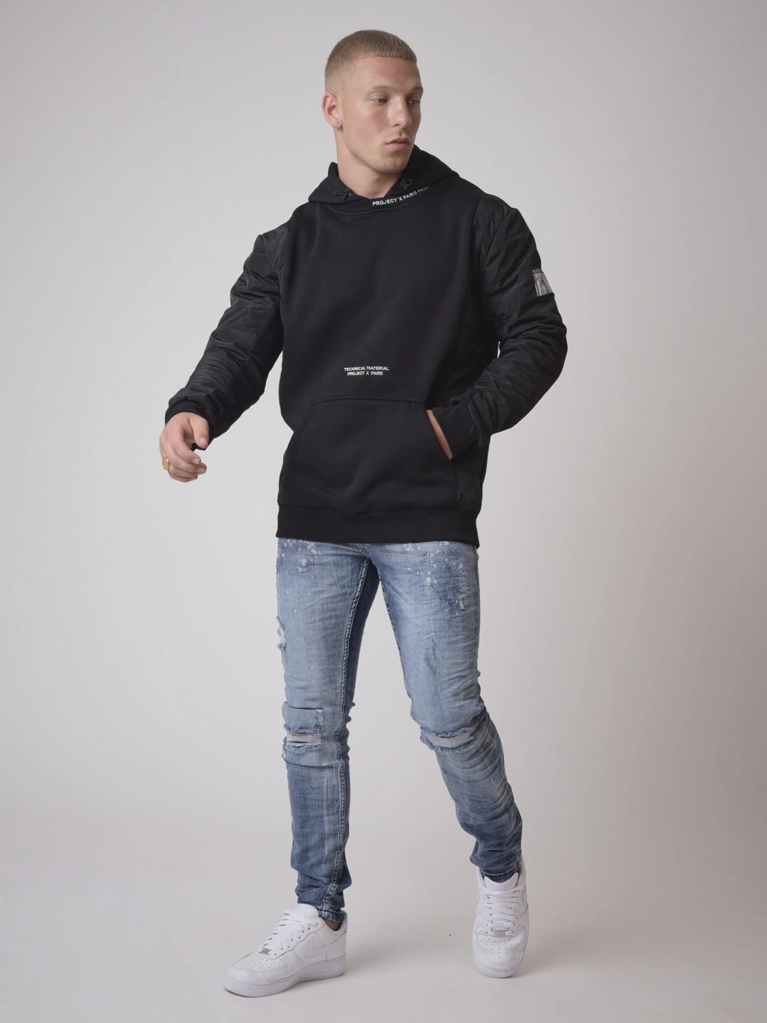 Sweat à Capuche à Manches Matelassées