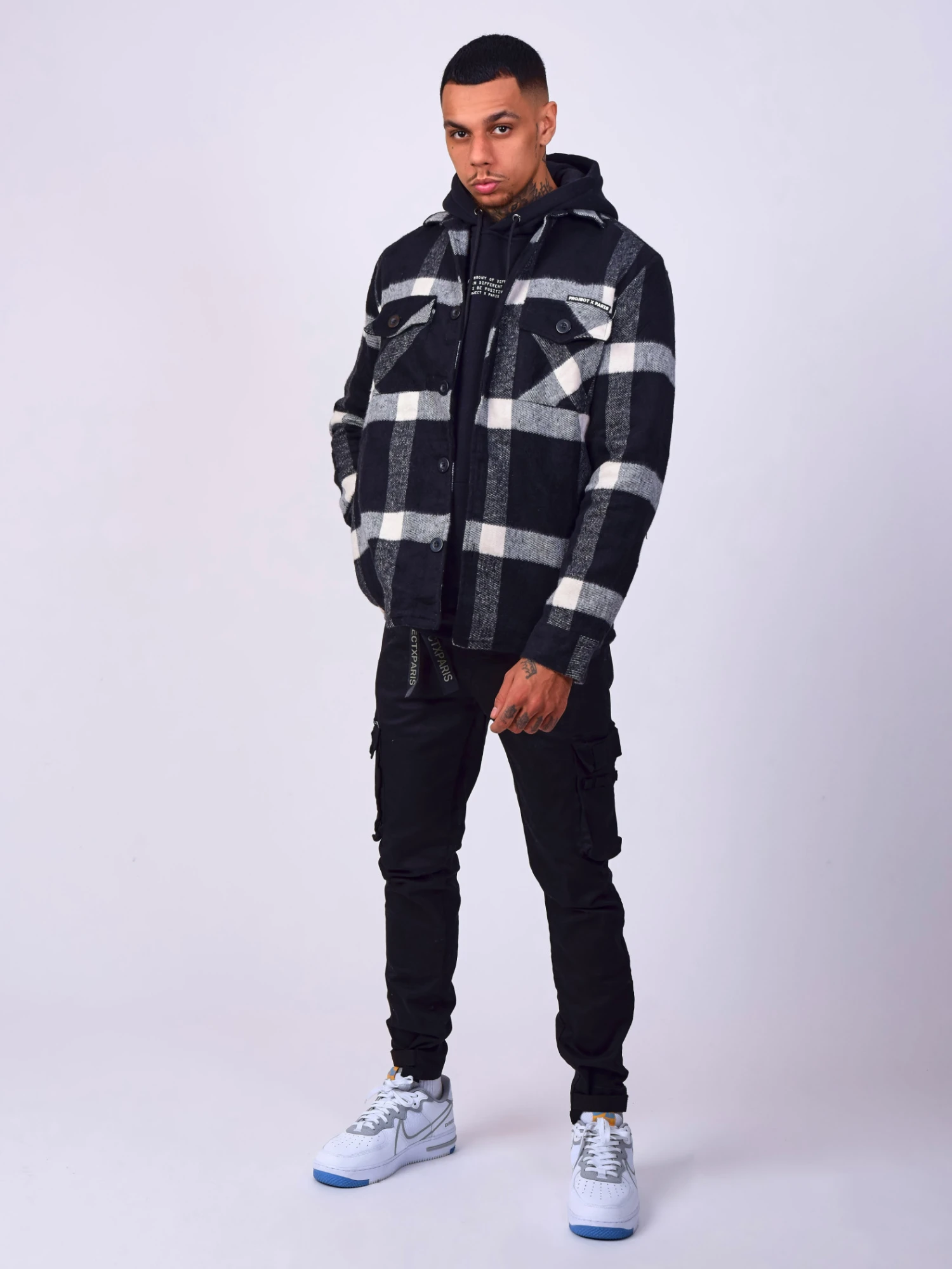 Surchemise Unisexe à Motif Maxi Carreaux Blanc Et Noir – Image 2