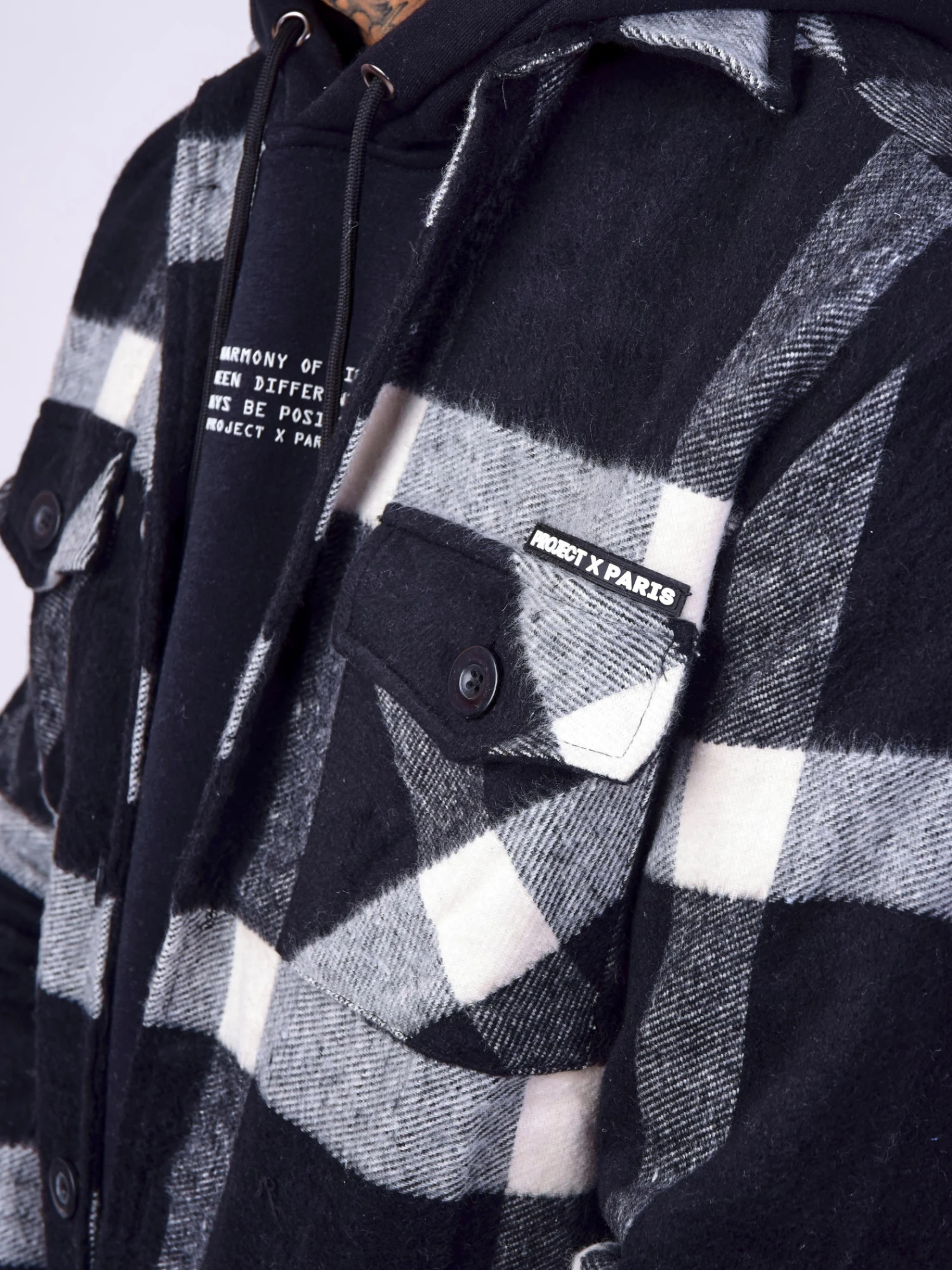 Surchemise Unisexe à Motif Maxi Carreaux Blanc Et Noir – Image 4