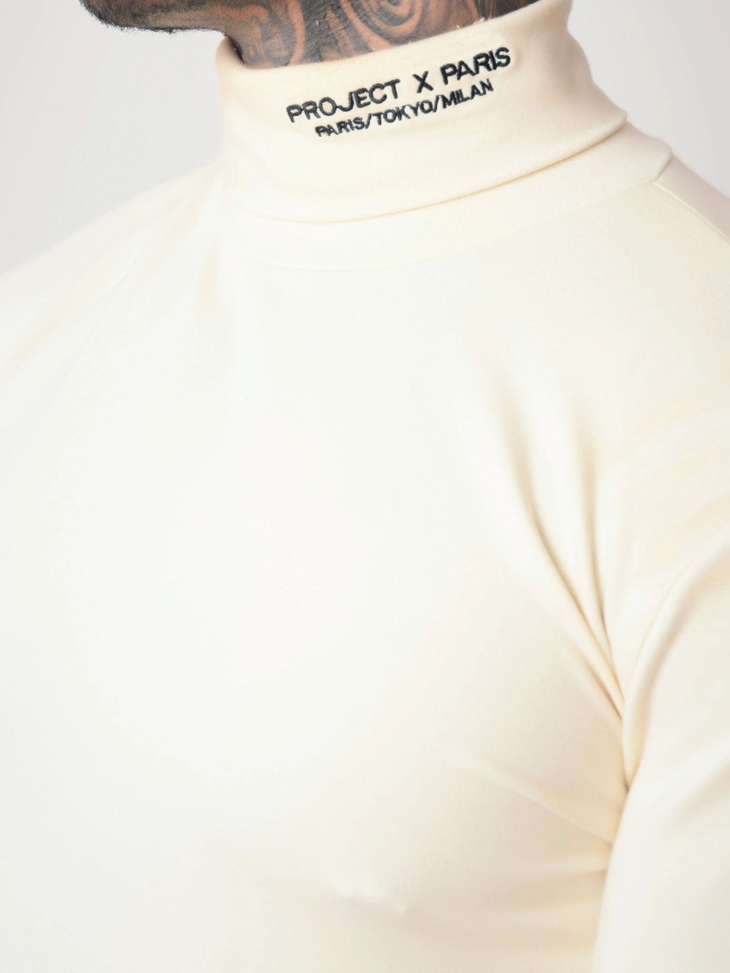 Pull Col Roulé Avec Broderie – Image 5