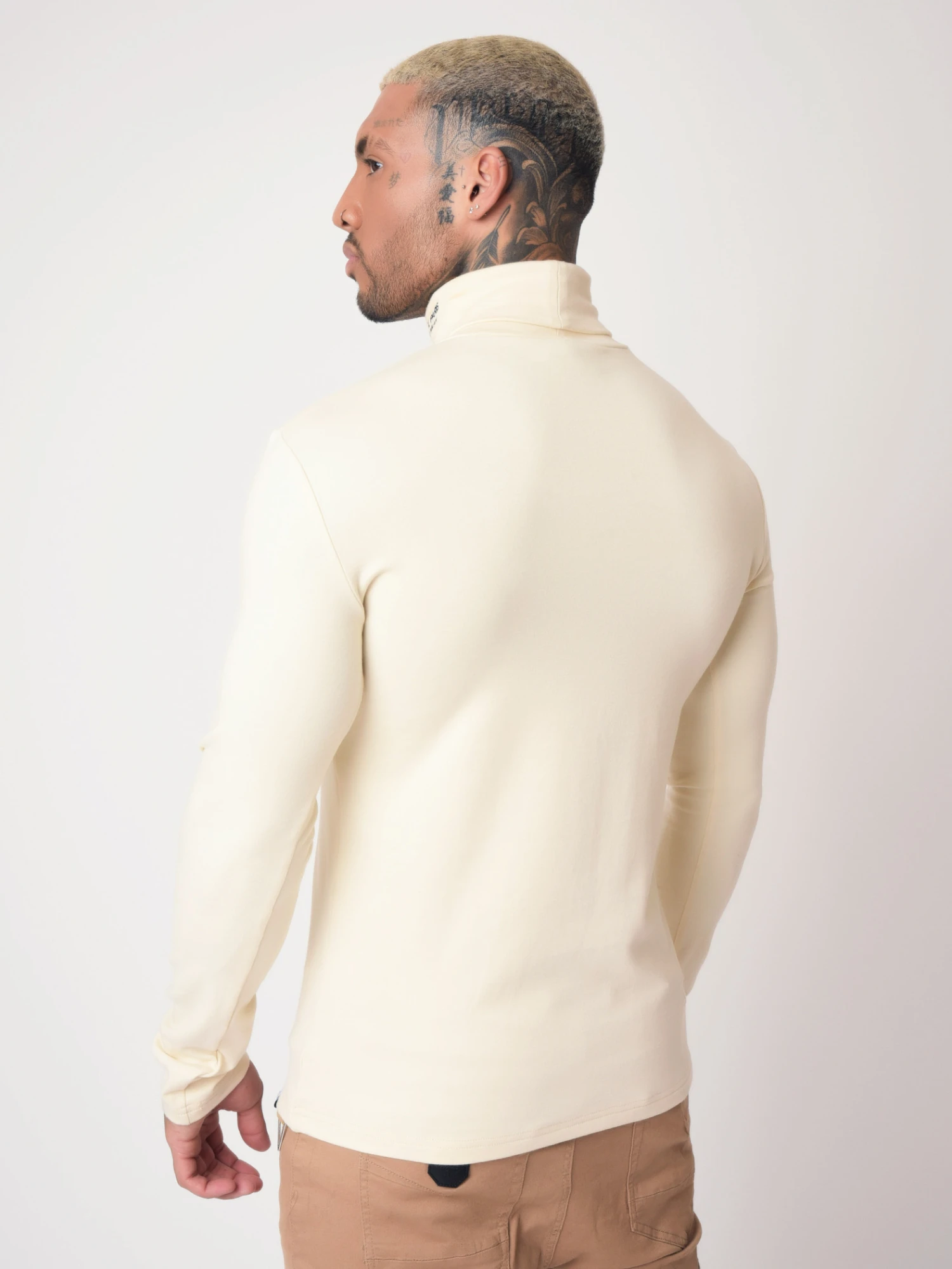 Pull Col Roulé Avec Broderie