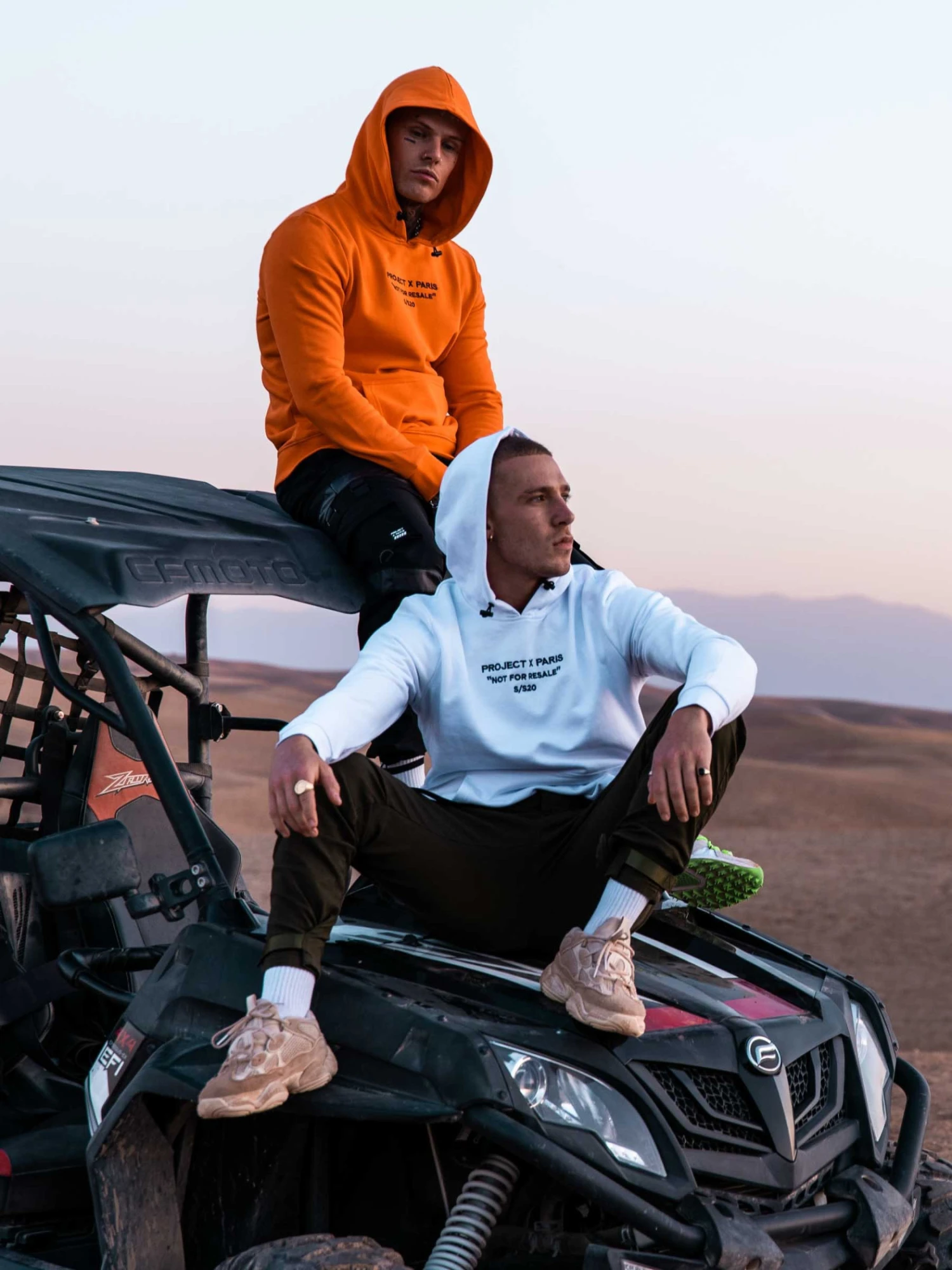 Sweat à Capuche Unisexe Avec Broderie - Not For Resale – Image 4