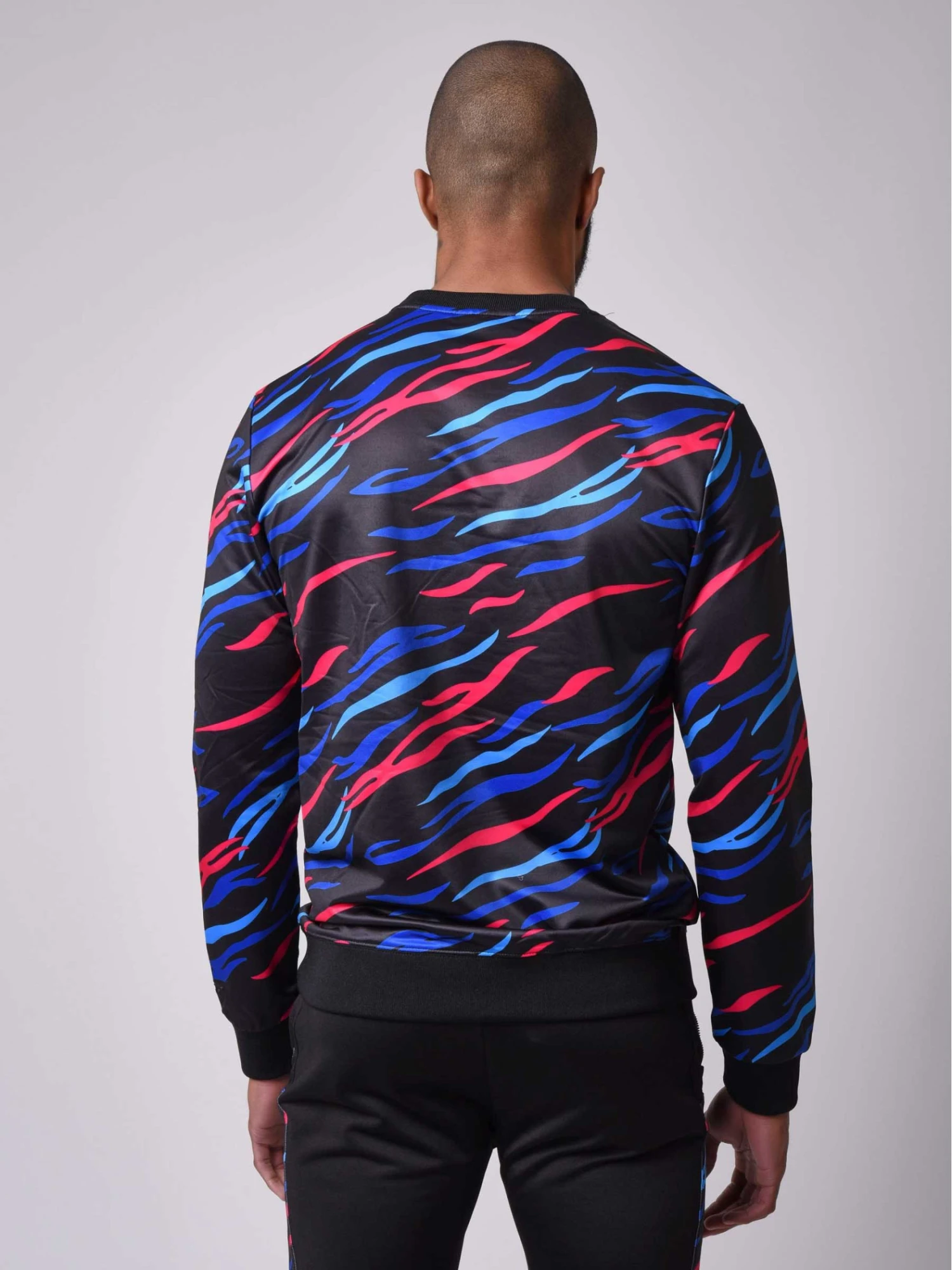 Sweat Col Rond Motif Tigré Patch Félin – Image 2