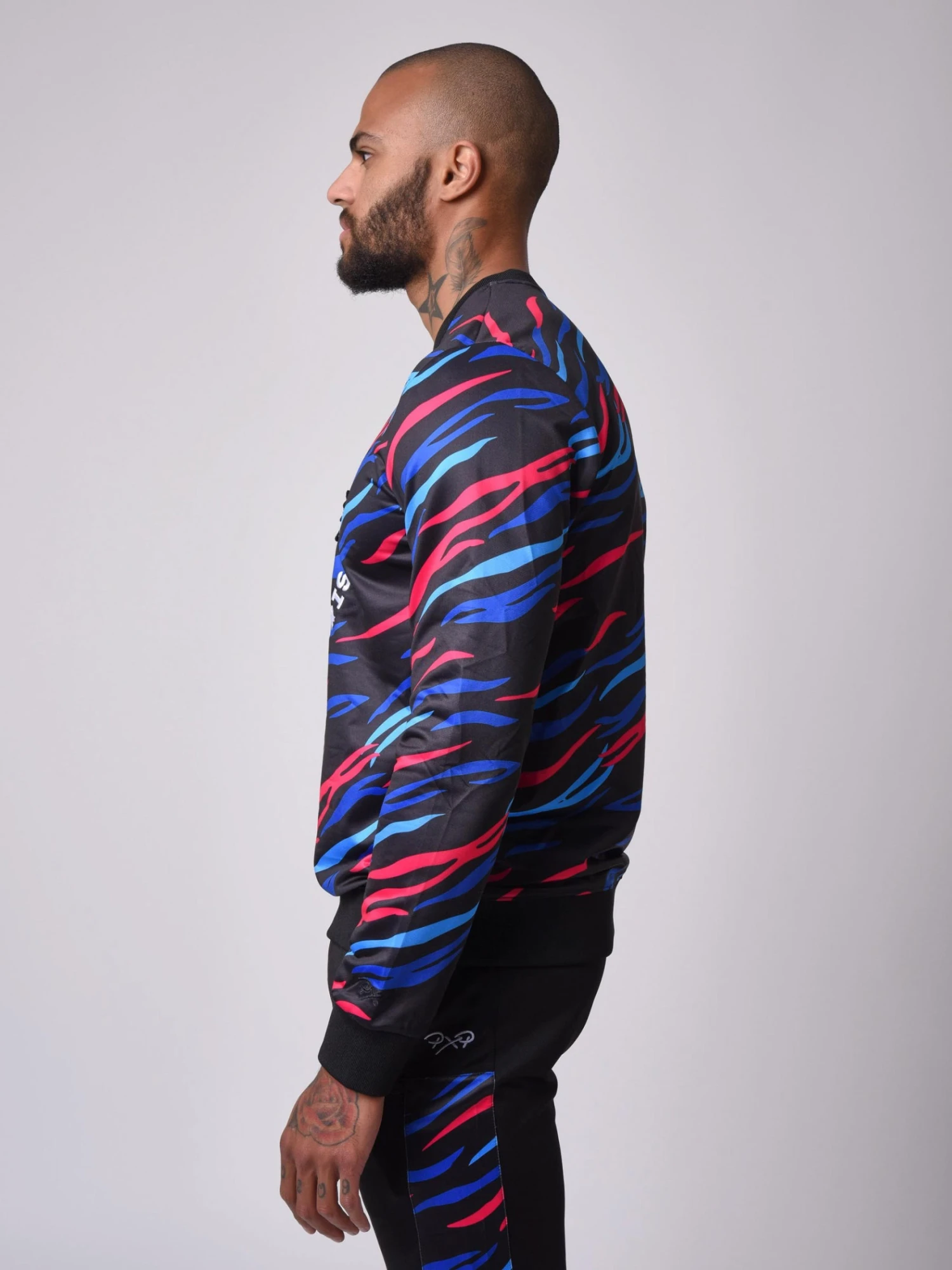 Sweat Col Rond Motif Tigré Patch Félin – Image 3