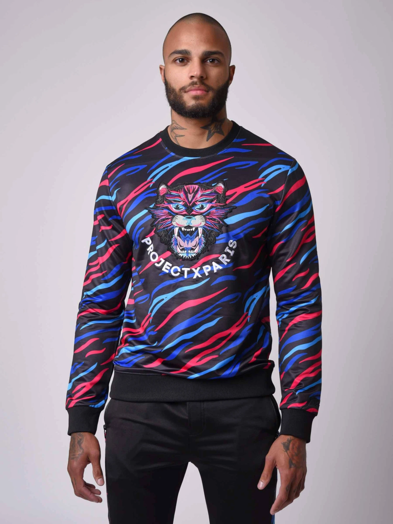 Sweat Col Rond Motif Tigré Patch Félin – Image 4
