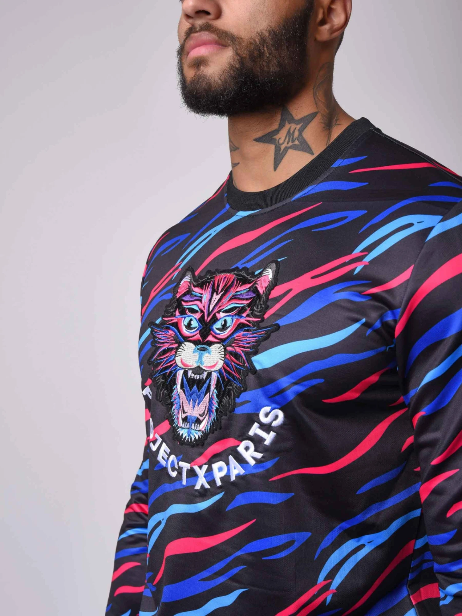 Sweat Col Rond Motif Tigré Patch Félin – Image 6