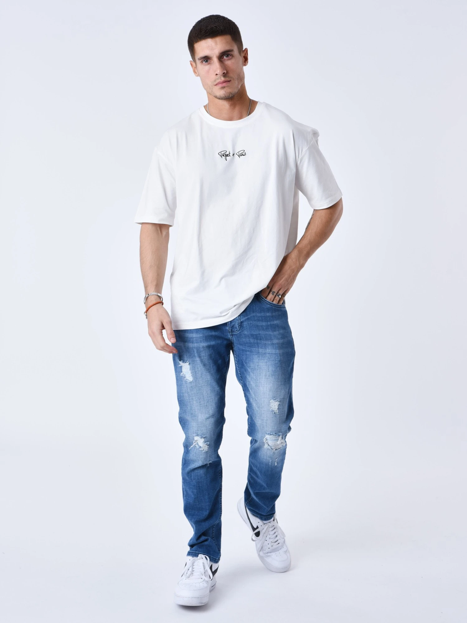 Jean Regular Déchiré Avec Trous