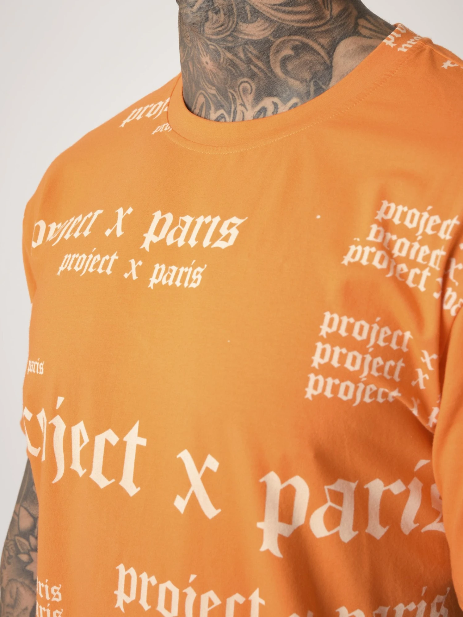 Tee-Shirt Typo Logo Gothique – Image 4