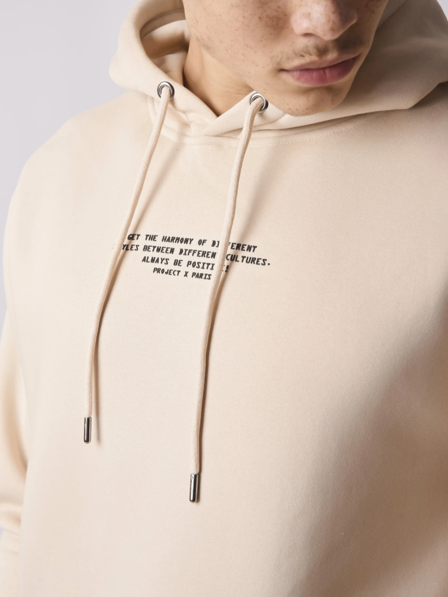 Sweat à Capuche Basic Texte Central – Image 4