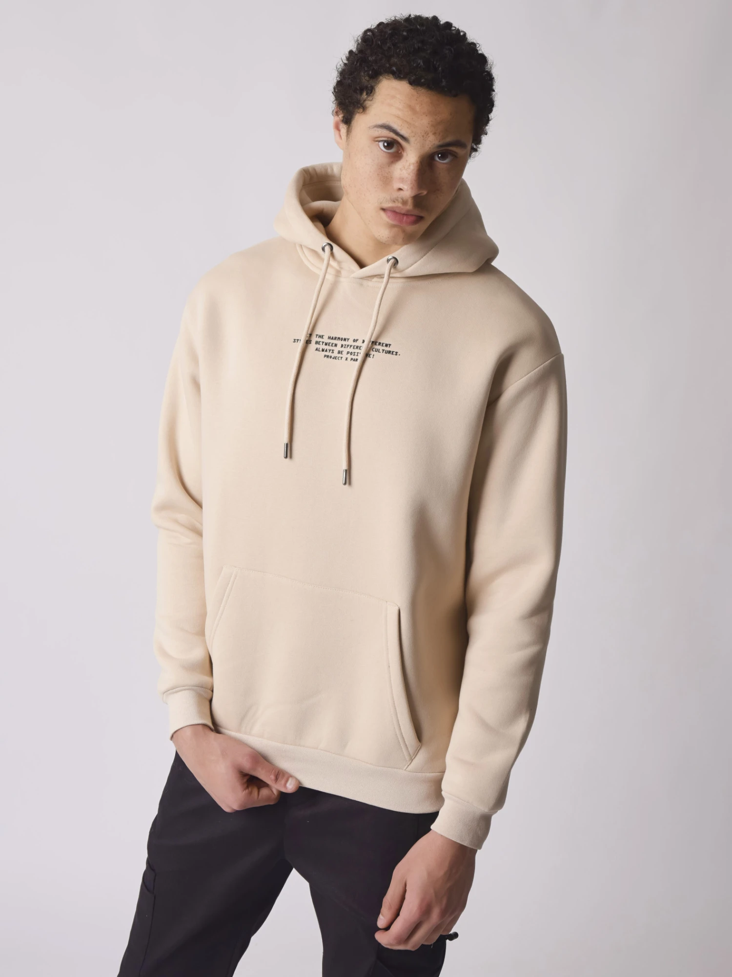 Sweat à Capuche Basic Texte Central – Image 5