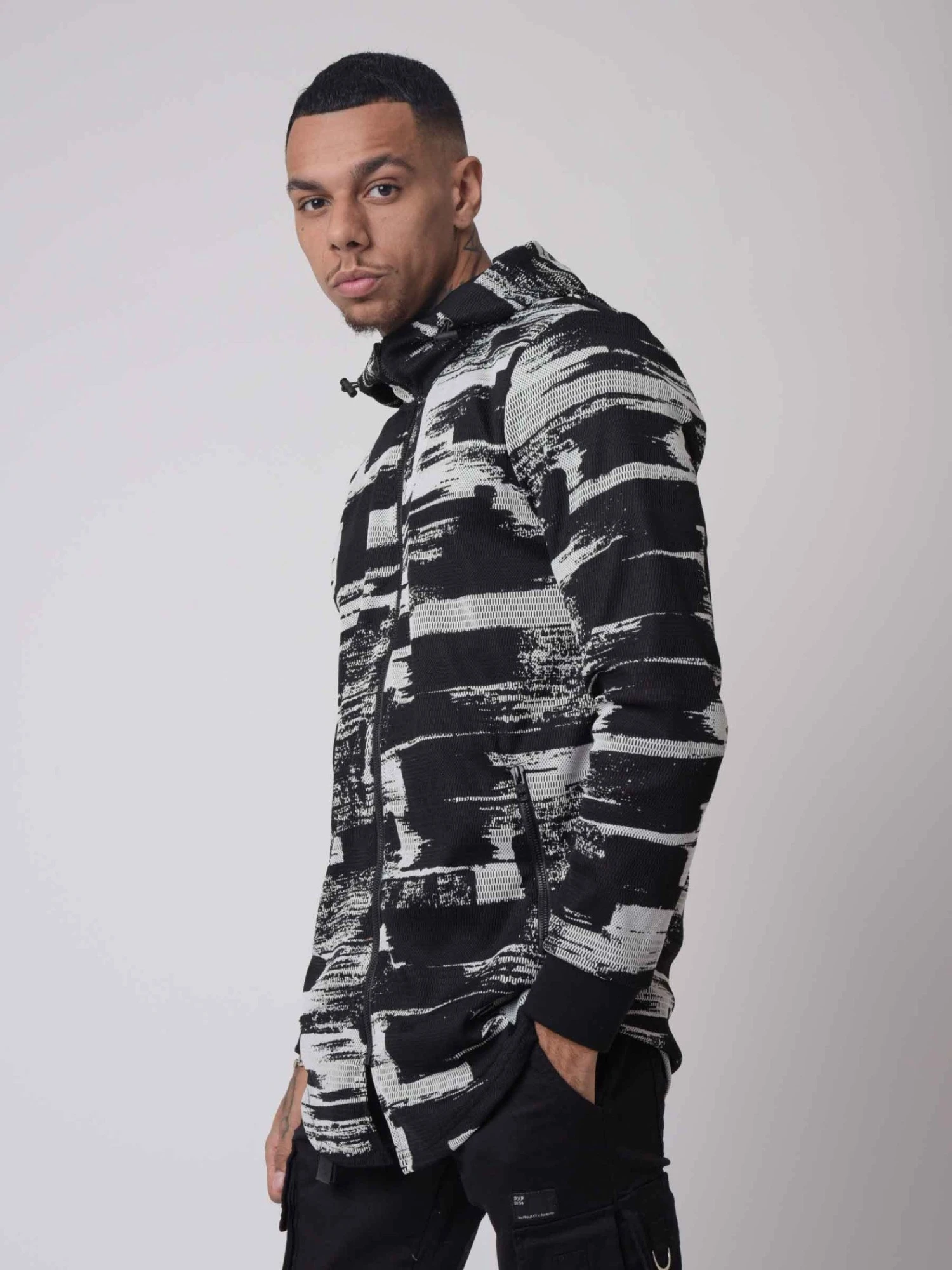 Veste Longue Motif Graphique Noir Et Blanc – Image 3